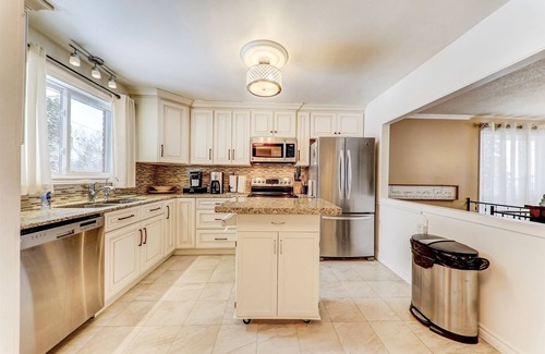 Springwater Cabaña | Lakefront cottage 15 min away from Wasaga Beach