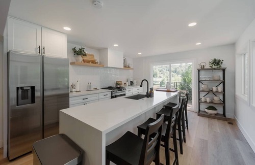 Auburn Casa | Lakefront Cottage at Lakewood