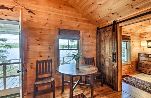 Oxford Casa | Lakefront Cottage Boat Dock, Patio and Kayaks!
