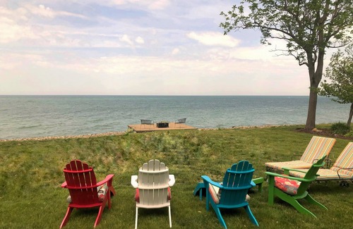 Geneva Casa | Lakefront Cottage BOOK 3 nights in 2025 get 4th free. Must msg for discount.