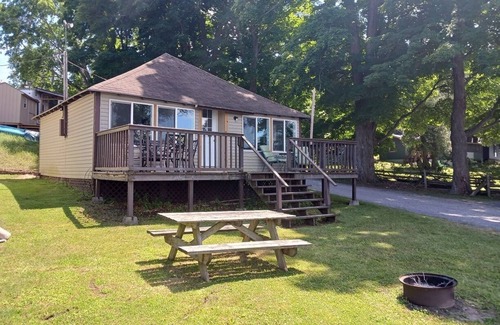 Wellington Cabaña | LAKEFRONT COTTAGE #1 - PRINCE EDWARD COUNTY - LAKE CONSECON RESORT