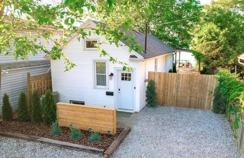 Port Weller Casa | Lakefront Cottage - Bright & Cozy w/ Stunning View