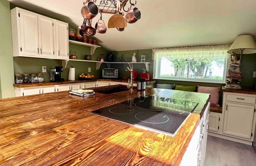 Waterport Cabaña | Lakefront Cottage for 6 in Upper State NY