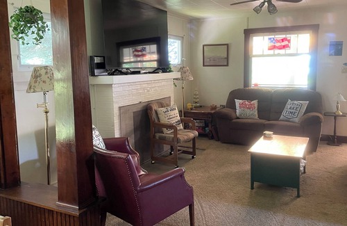 Dewittville Casa | Lakefront Cottage, Heated Pool, Dog friendly, Fully Equipped for Fun! A/C, Quiet