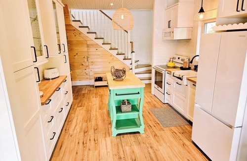 Torrance Cabaña | Lakefront Cottage in Muskoka | SAUNA & Beach
