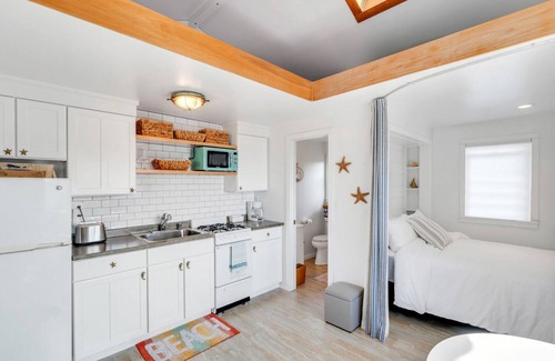 Montauk Apartamento | Lakefront Cottage in Montauk, Open-Concept Studio with Updated Kitchen and...