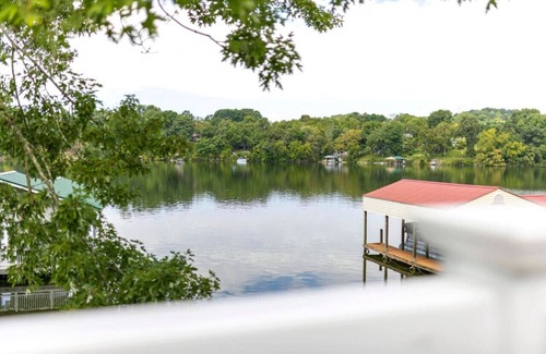 Piney Flats Casa | Lakefront Cottage near Bristol & Johnson City
