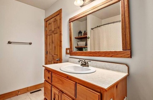 Mill Spring Cabaña | Lakefront Cottage on Lake Adger