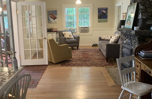 Kennebec Cabaña | Lakefront Cottage on beautiful Lake Maranacook in Winthrop, ME.