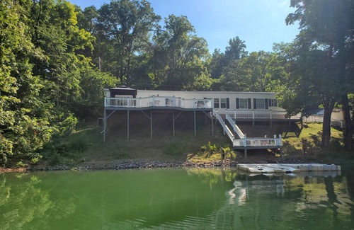 Hamblen County Cabaña | Lakefront Cottage on Cherokee Lake - with private dock Small Dog friendly