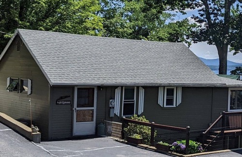 Meredith Cabaña | Lakefront Cottage on Lake Winnipesaukee- Meredith Bay