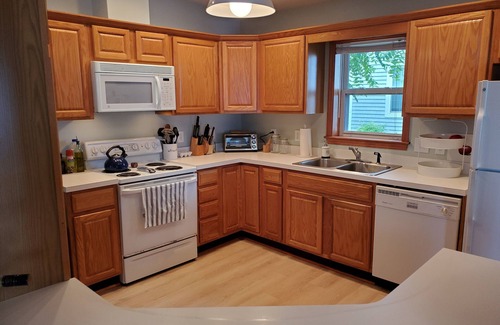 Geneva Casa | Lakefront Cottage on Seneca Lake in Geneva, New York - Finger Lakes