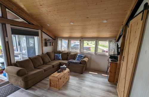 Dunnville Cabaña | Lakefront Cottage/ Private Beach