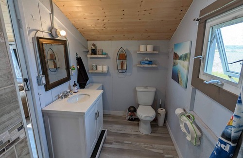 Dunnville Cabaña | Lakefront Cottage/ Private Beach