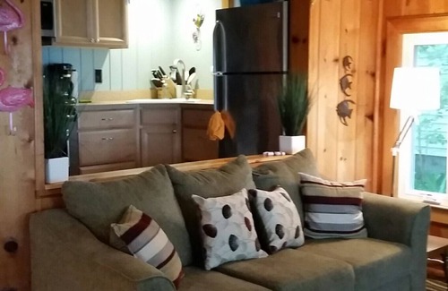 Houghton Lake Cabaña | Lakefront Cottage, ideal para familias, cerca de todo, pero lejos de todo