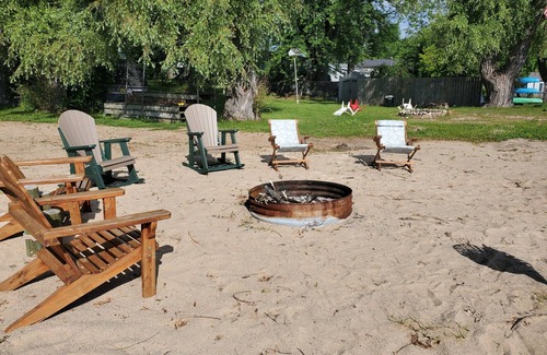 Houghton Lake Cabaña | Lakefront Cottage, ideal para familias, cerca de todo, pero lejos de todo