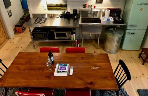 Lincolnville Cabina | Lakefront Cottage | Panoramic Nature & Water Views