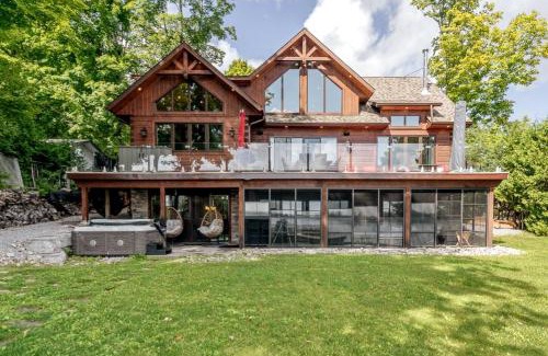 Bobcaygeon Casa | Lakefront cottage with golf area BBQ pool table