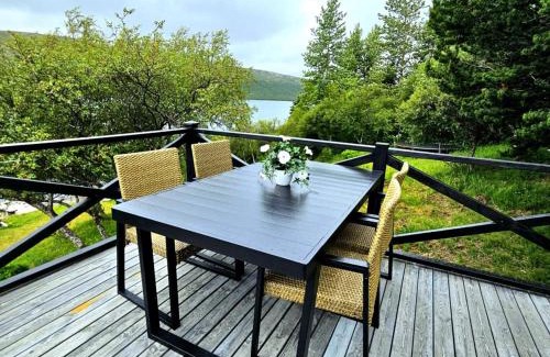 Skorradalshreppur Chalet De Esquí | Lakefront cottage with jacuzzi