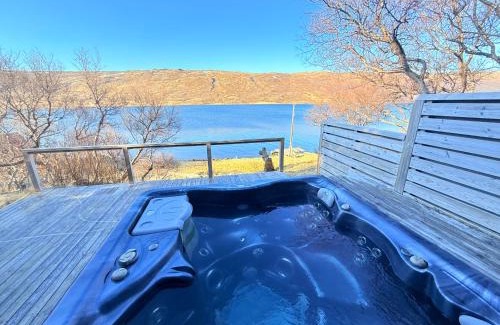 Skorradalshreppur Chalet De Esquí | Lakefront cottage with jacuzzi