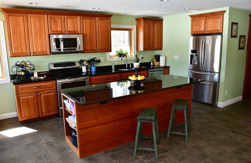 Casco Casa | Lakefront Cottage with Private Beach