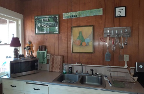 Cuba Cabaña | Lakefront Cottage with Private Dock & Deck - Great for Fishing and Water Sports!