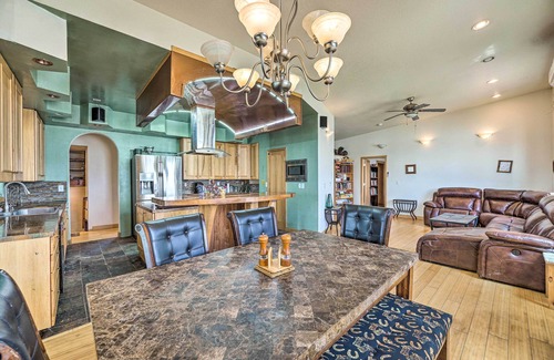 Wheatland Casa | Lakefront Country Home w/ Waterslide & Trampoline!