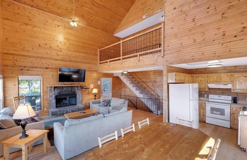 Byrdstown Cabina | Lakefront Dale Hollow view #15 Beautiful 5 Bed Chalet w/Hot Tub