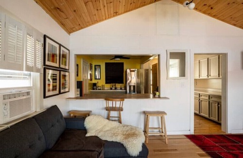 Pine Plains Casa | Lakefront Designer House in Pine Plains, NY.