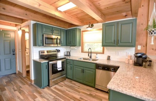 Flat Hollow Marina Casa | Lakefront dock, Hot Tub, Firepit