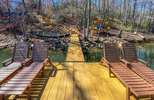 Mill Spring Casa | Sleeps 12~Hot Tub~Private Dock~Kayaks~Dogs Welcome