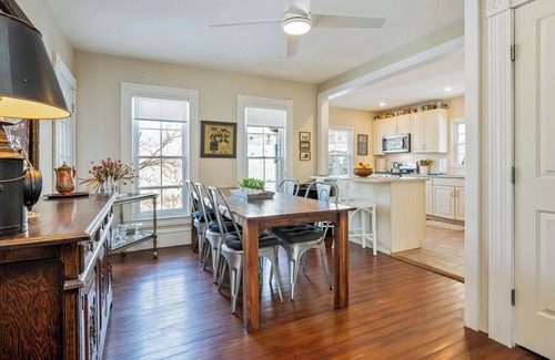 Valois Casa | Lakefront | Dock | Keuka Lake | Near Wineries