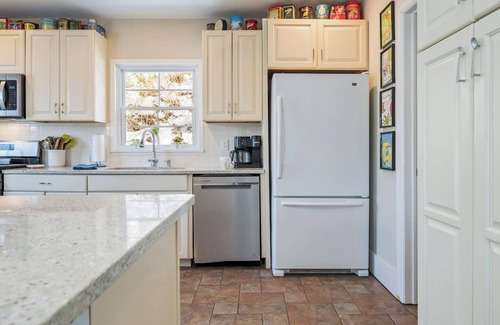 Valois Casa | Lakefront | Dock | Keuka Lake | Near Wineries
