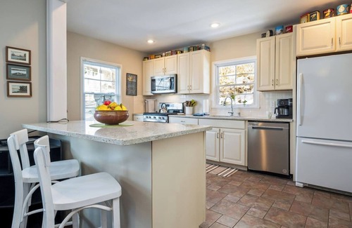 Valois Casa | Lakefront | Dock | Keuka Lake | Near Wineries