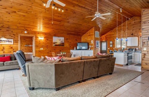 Geneva Cabaña | Lakefront | Dock | Spacious Shoreline