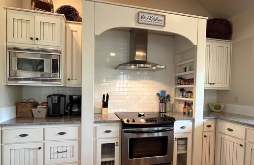 Eucha Cabaña | Lakefront Dripping Springs Cottage - Fully Stocked