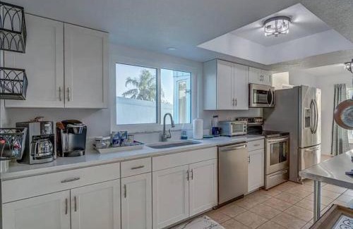 Mount Dora Casa | Lakefront Duplex with Pontoon Boat 2 Bedroom Home