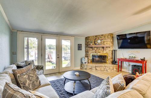 Carolyn Estates Casa | Lakefront Escape with Game Room and Dock in Mabank!