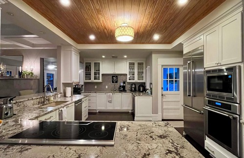 Edgewood Casa | Lakefront Estate, Central Location, Boat ramp and more