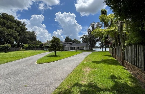 Edgewood Casa | Lakefront Estate, Central Location, Boat ramp and more