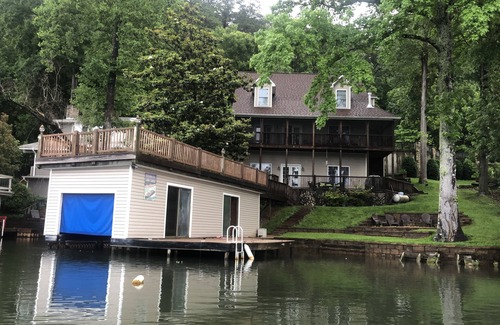 Lynn Casa | Lakefront Home 20 minutos de TIEC, FEI World Games!
