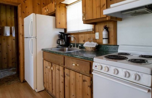 Cadiz Cabaña | Lakefront Family Fort 79 - Dog Friendly