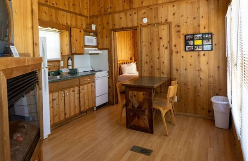 Cadiz Cabaña | Lakefront Family Fort 79 - Dog Friendly