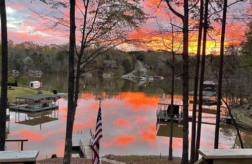 West Union Casa | Lakefront Family Getaway on Lake Keowee - June ‘23 NEW DOCK!