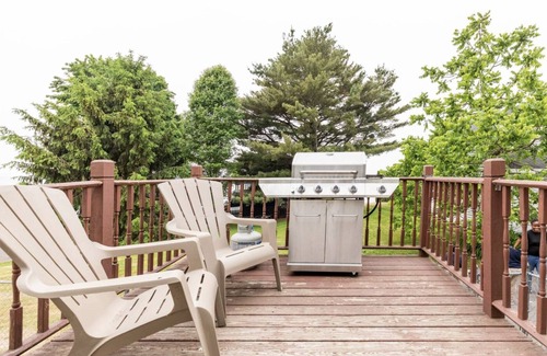 Cleveland Casa | Lakefront Family Getaway - Kayak - BBQ - Pet friendly