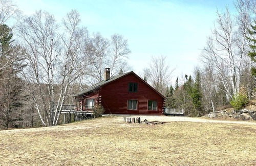 Indian Lake Cabina | Lakefront-Family & Pet Friendly-Adirondack Cabin