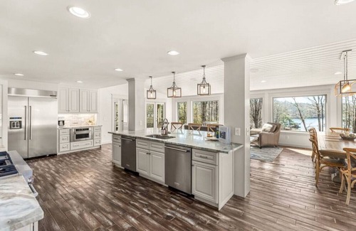 Flowery Branch Otro | Lakefront, Farm Animals, Swim, Kayaks, Sauna, Gym
