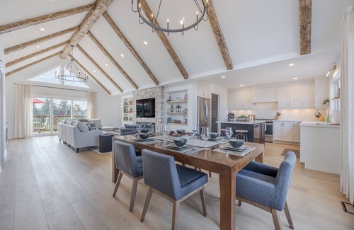 Beamsville Otro | Lakefront Farm House In Niagara | Hot Tub | Sauna | Fire Pit | Patio