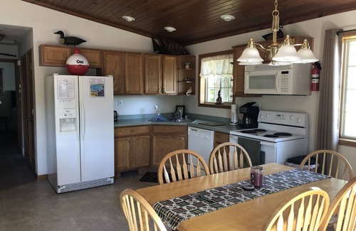 Lake Delton Cabaña | Lakefront Getaway! Standalone Condo in the Heart of Wisconsin Dells! VLD000377