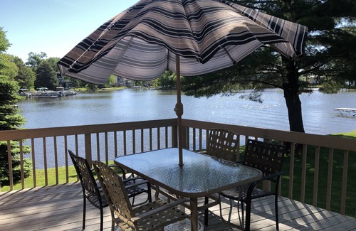 Lake Delton Cabaña | Lakefront Getaway! Standalone Condo in the Heart of Wisconsin Dells! VLD000377